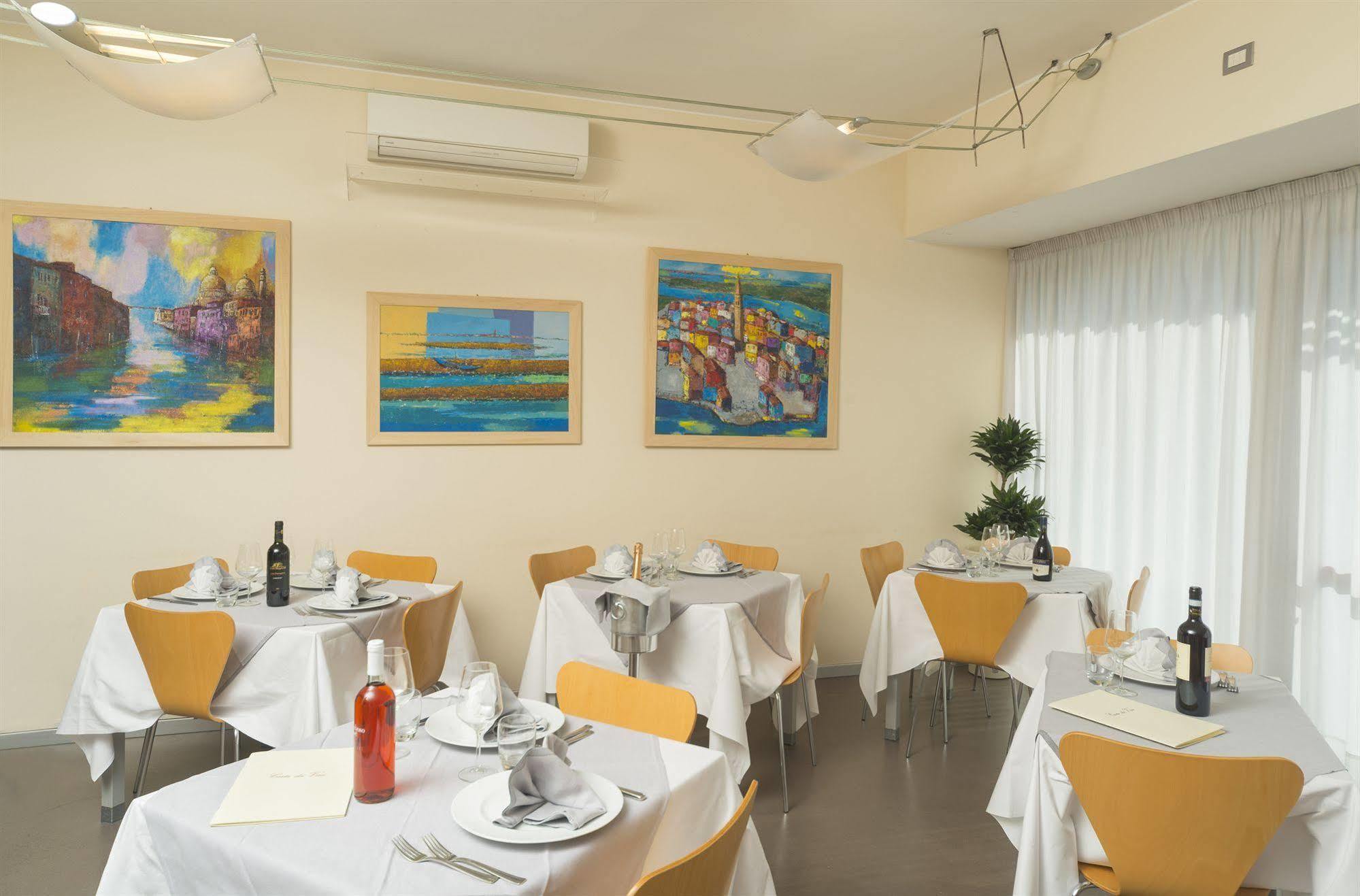 Hotel Rosanna 3 Stelle Superior Лидо-ди-Езоло Экстерьер фото